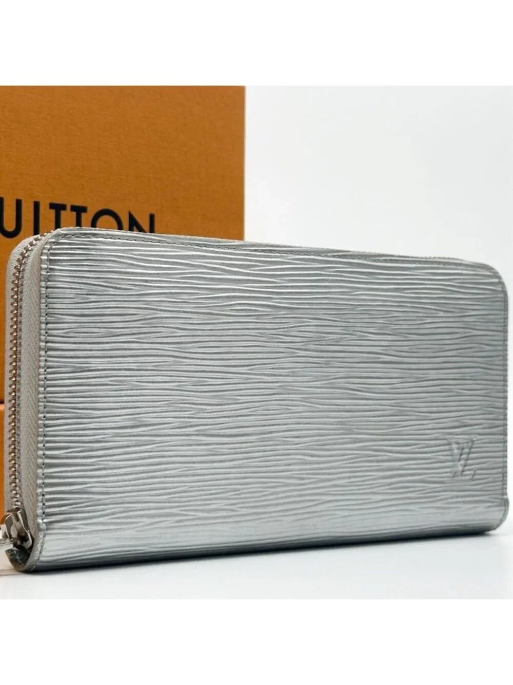 Louis Vuitton Limited Zippy Wallet Epi Round Leather
